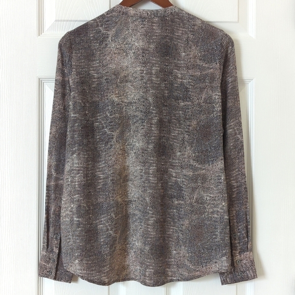Soft Joie Dane Snakeskin Printed Long Roll Tab Sleeve V-neck Button Down Shirt S - Picture 13 of 14